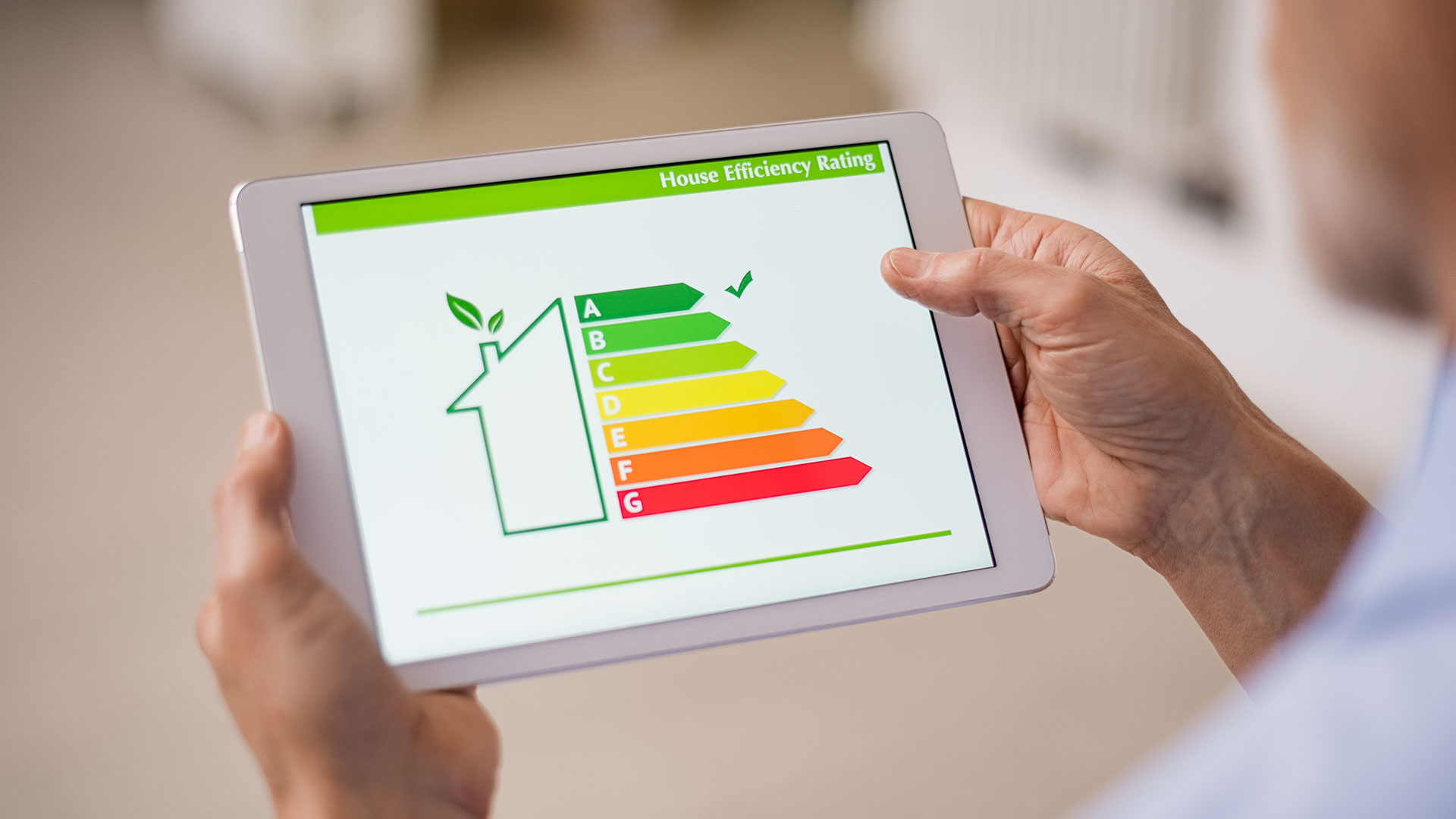 Tablet, das die Energieskala zeigt