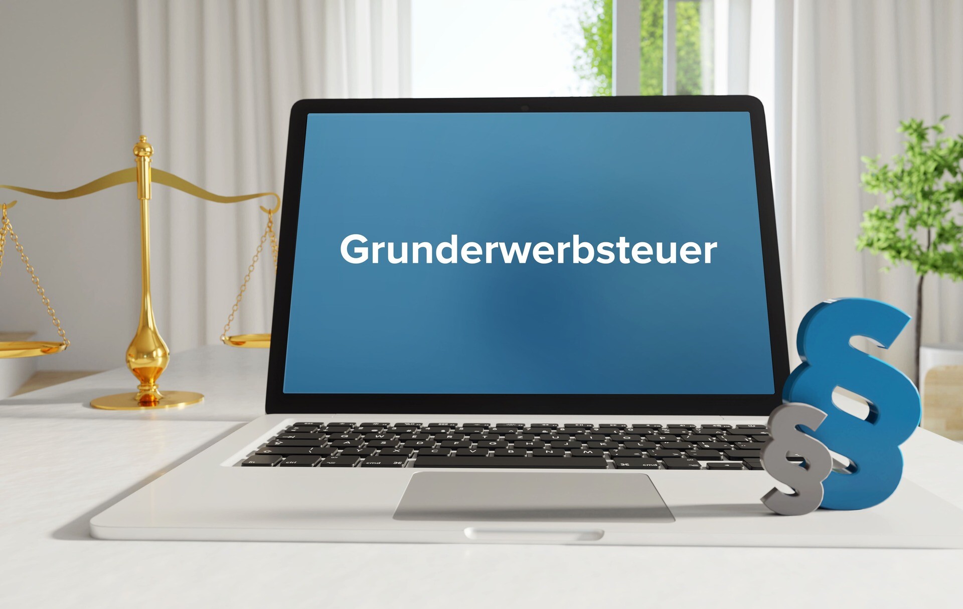 Aufgeklappter Laptop, auf dem das Wort "Grunderwerbsteuer" steht