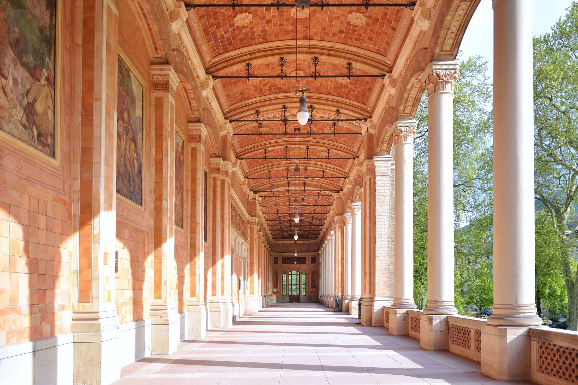 Baden-Baden Galerie mit Säulen