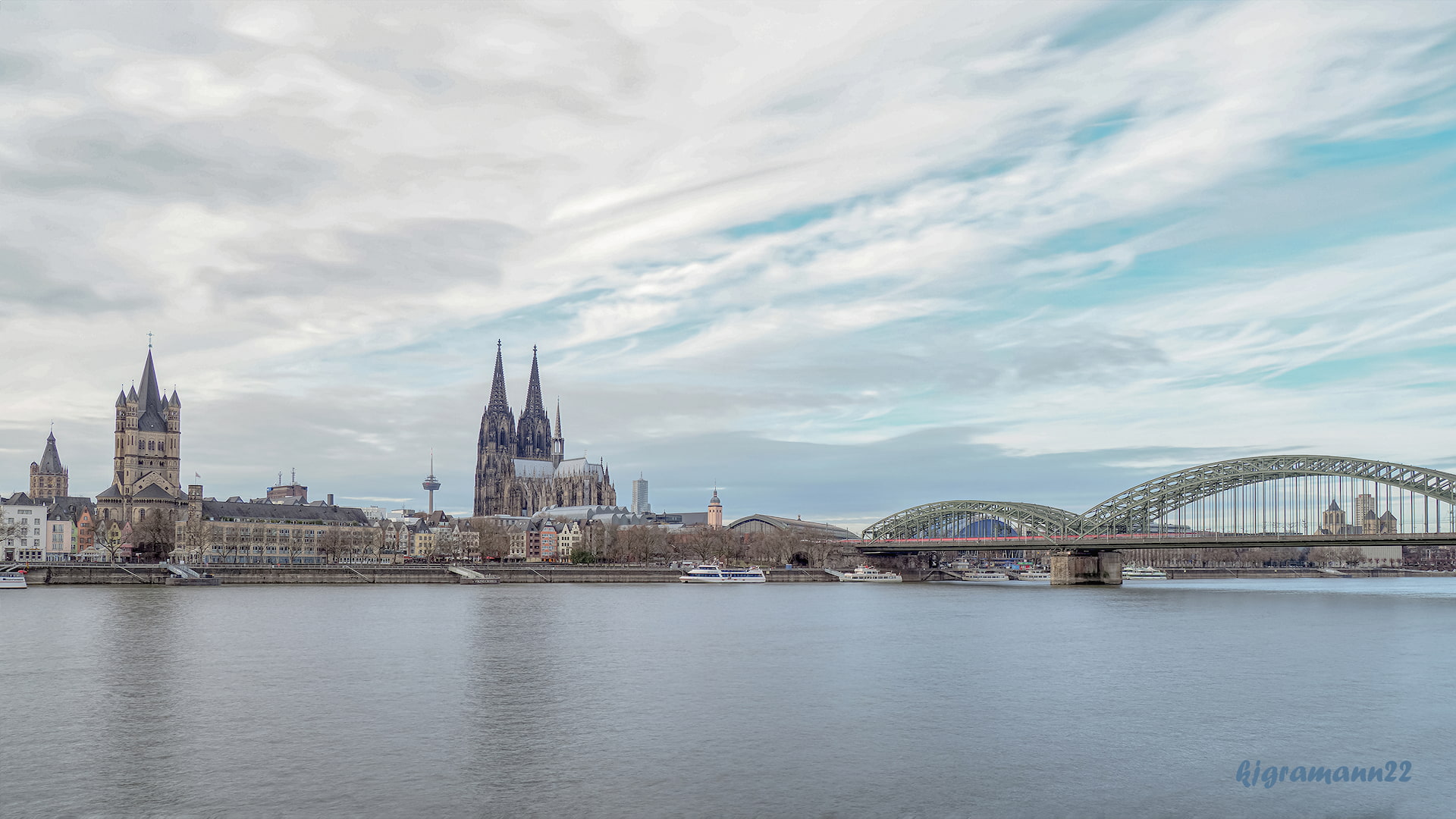 Köln Rhein mit Blick auf den Kölner Dom