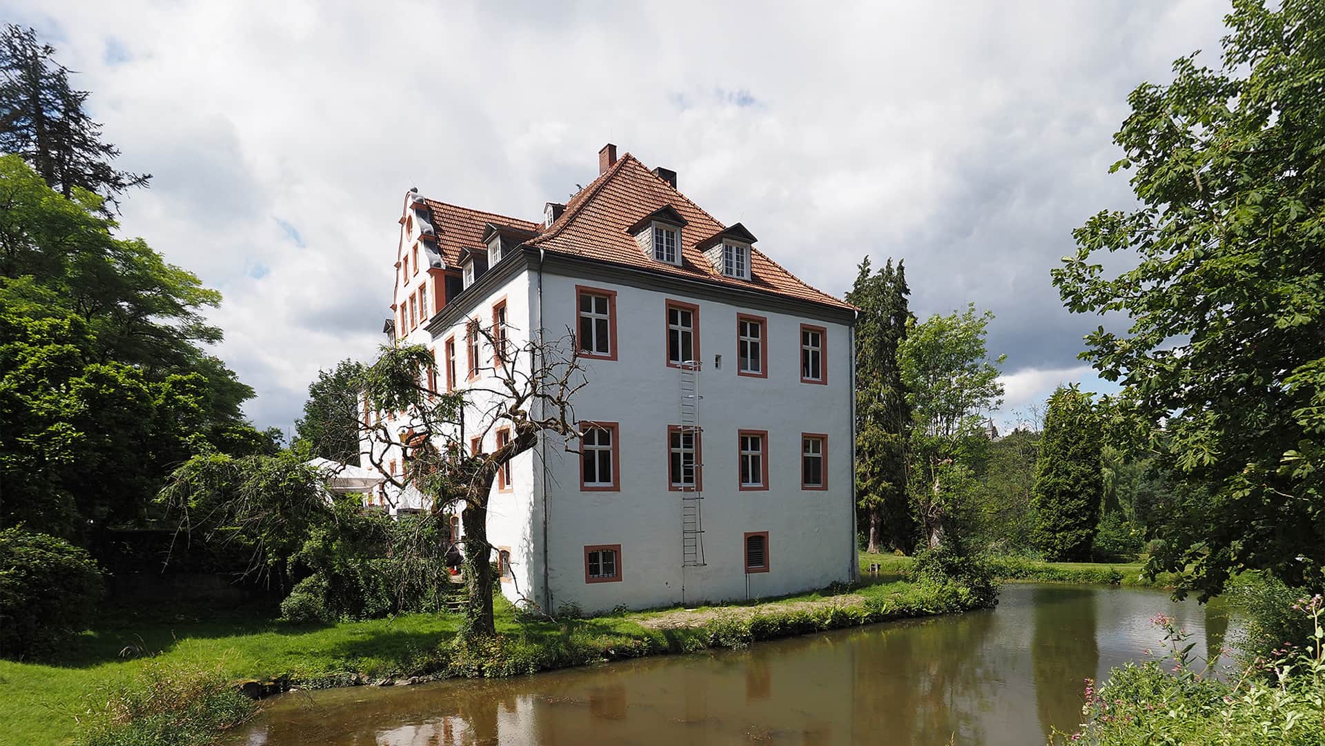 Altes Haus am Fluss in Lindlar