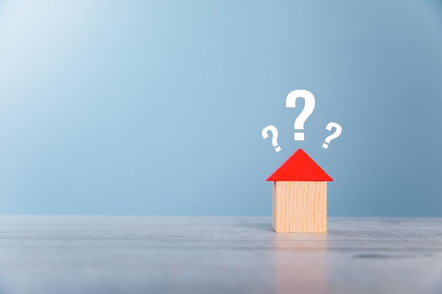 Hausmodell mit Fragezeichen