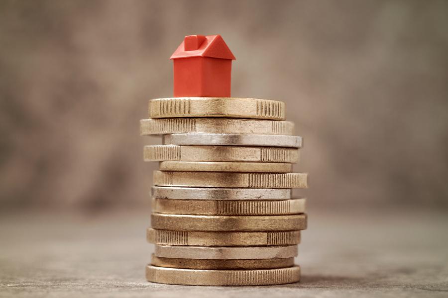 Rotes Modellhaus auf Münzturm