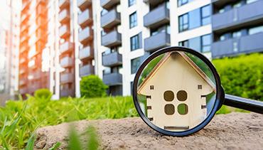 Lupe fokussiert Hausmodell