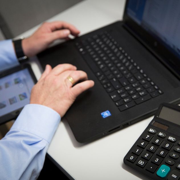Arbeit am Laptop