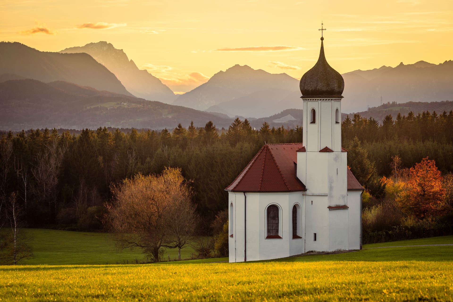 Kapelle in Bayern bei Sonnenuntergang