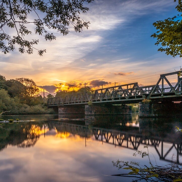 Sonnenuntergang bei einer Brücke in Hagen