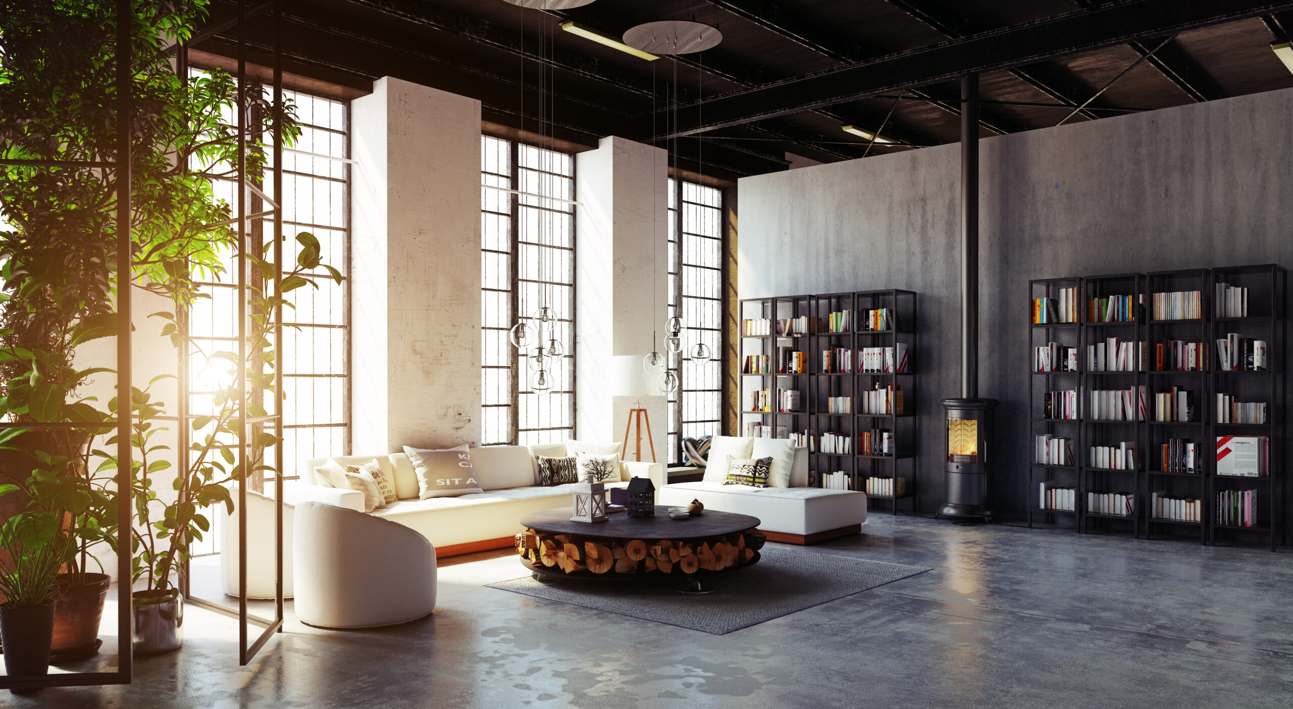 Loft mit großen Fenstern, Bücherregal, weißen Sofas, Pflanzen.