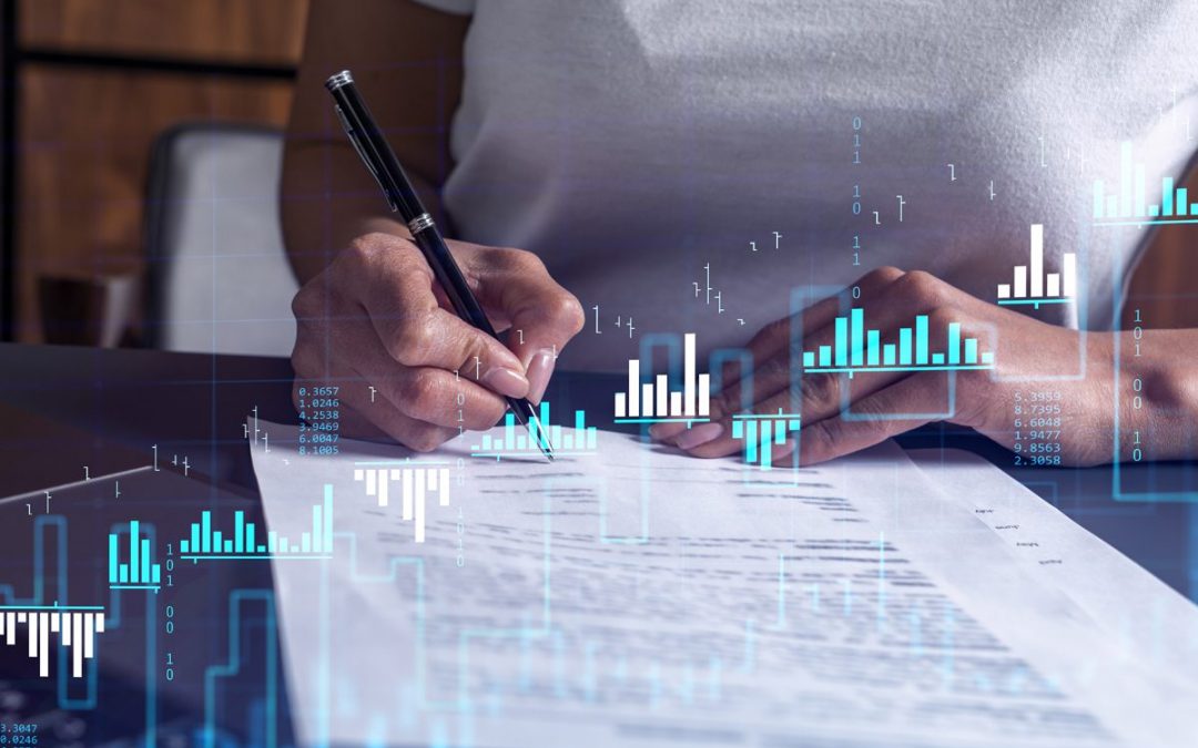 Unterzeichnende Person mit im Vordergrund eingeblendeten Finanztabellen.