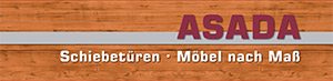 ASADA Logo auf Holz mit Text: Schiebetüren - Möbel nach Maß.