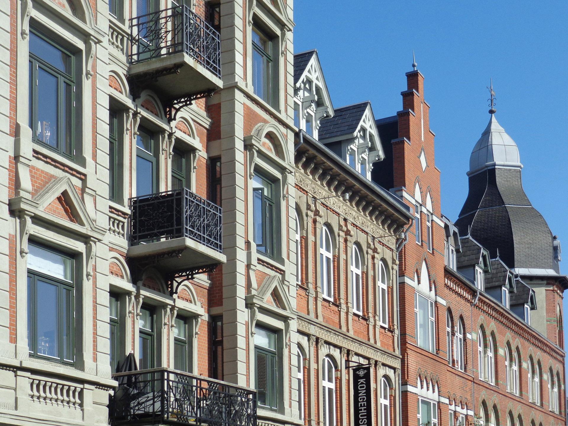 Mehrfamilienhaus mit Balkon