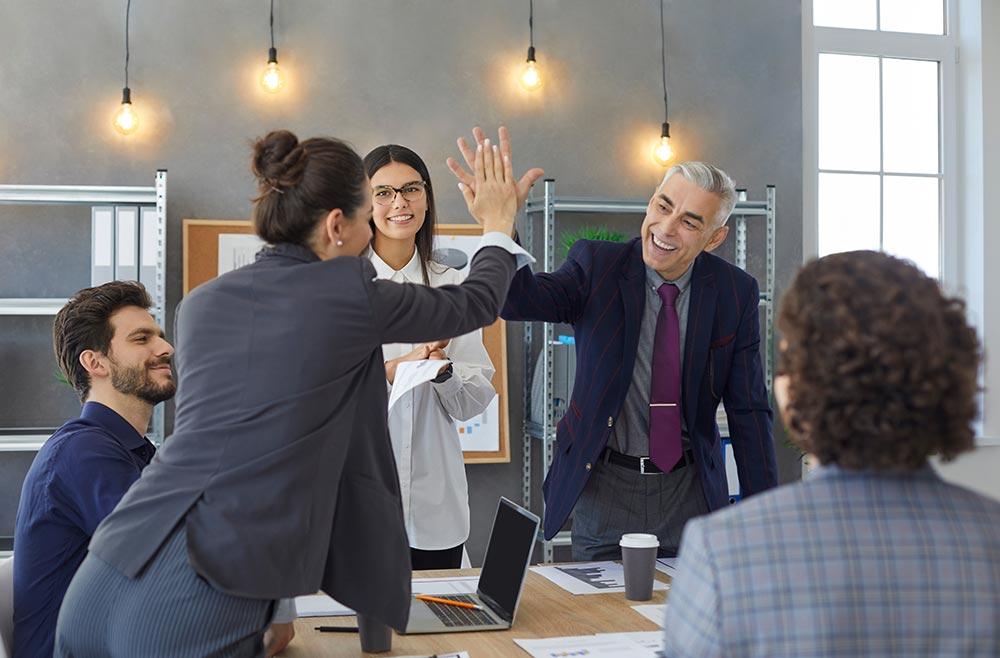 Handschlag bei Teambesprechung