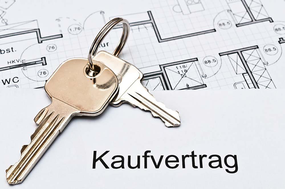 Schlüssel auf Kaufvertrag