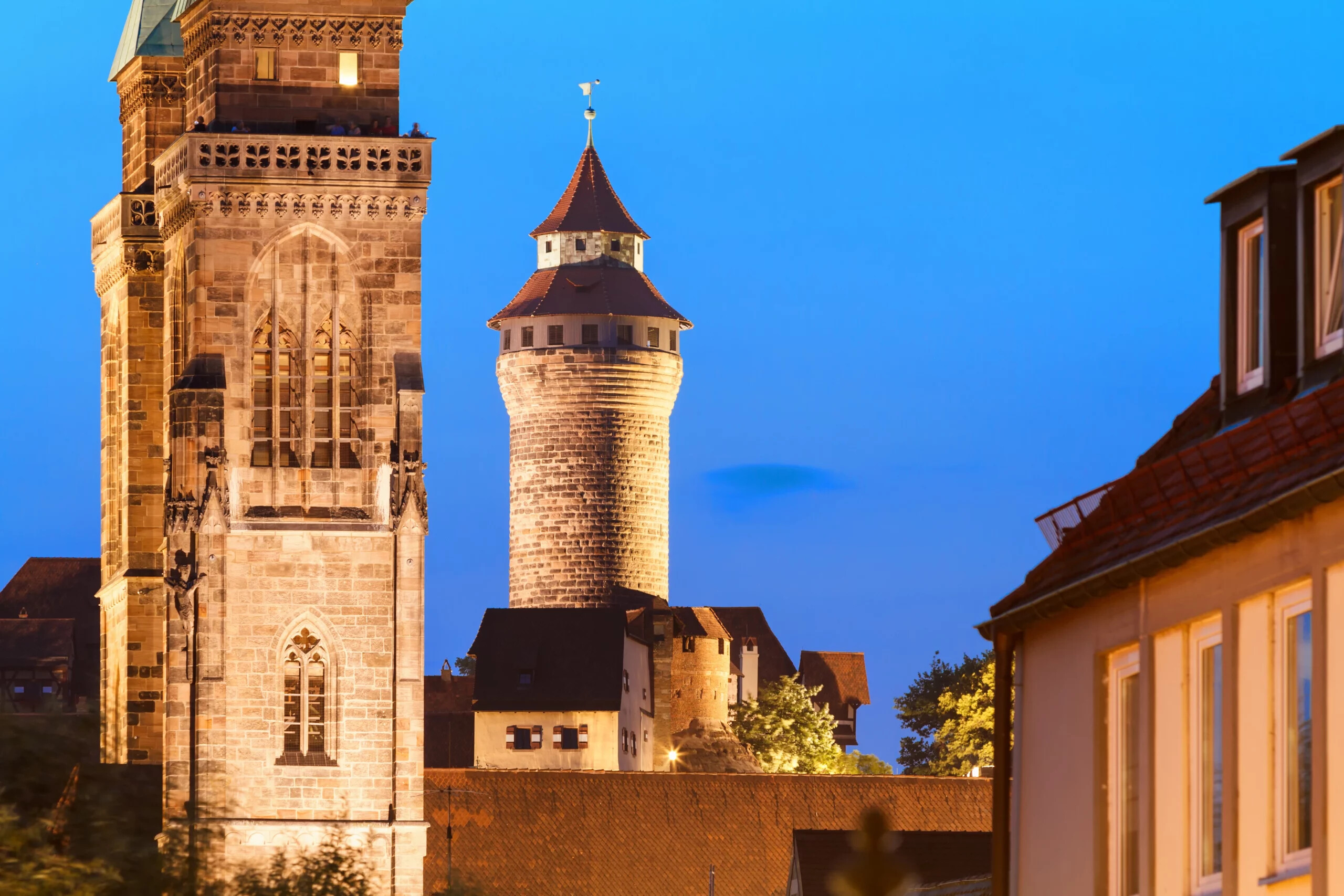 Nürnberg abends belichtet