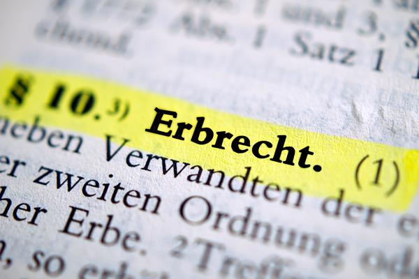 Deutscher Rechtstext; "Erbrecht." in Gelb markiert.