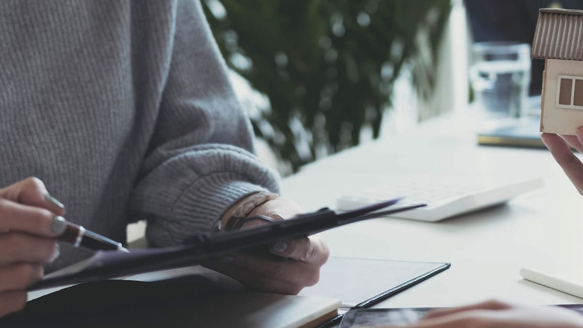 Vertragsunterzeichnung beim Hauskauf