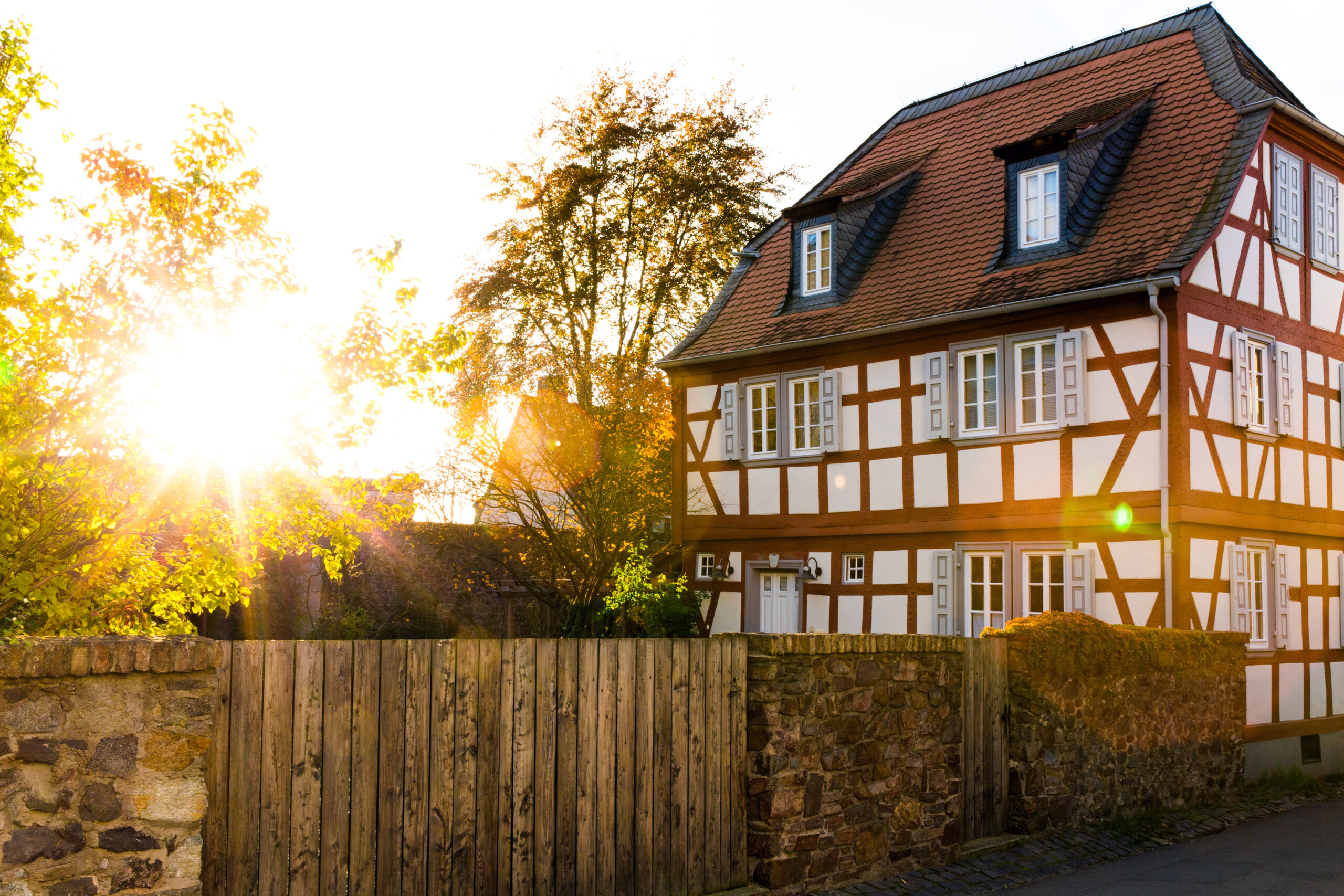 Fachwerkhaus mit Sonnenuntergang