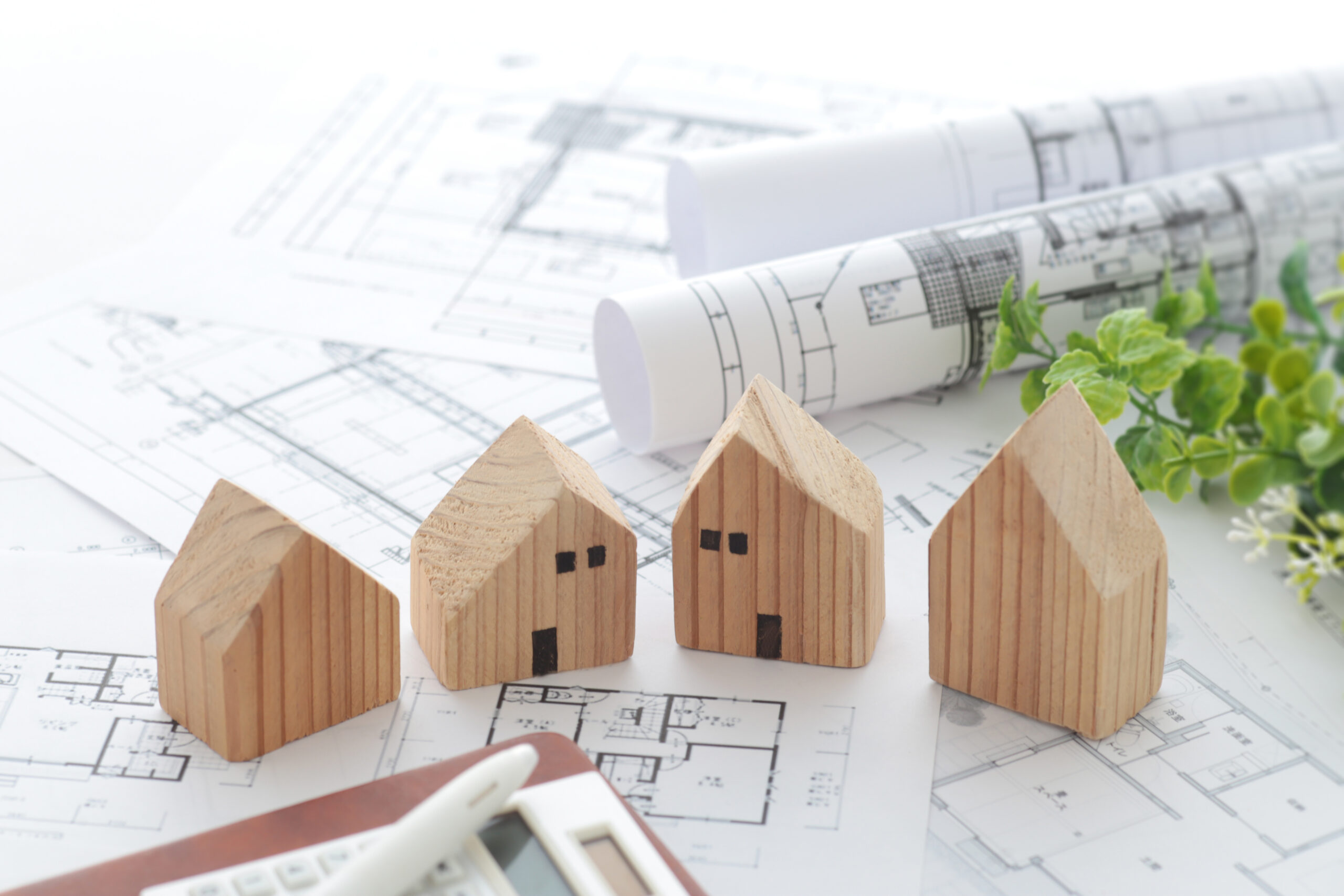 Modellhäuser auf Grundrissen