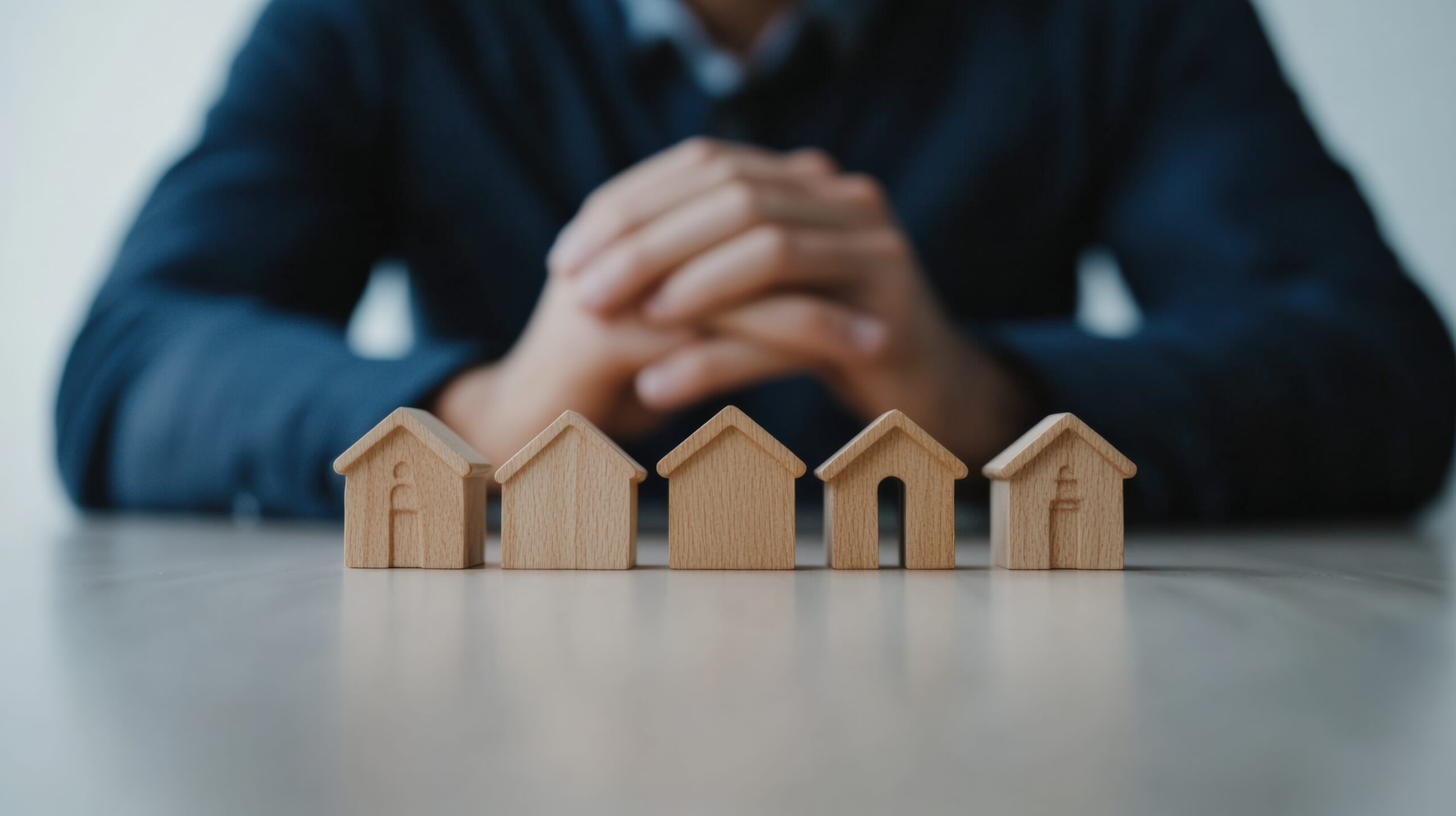 Reihe mit Modellhäusern