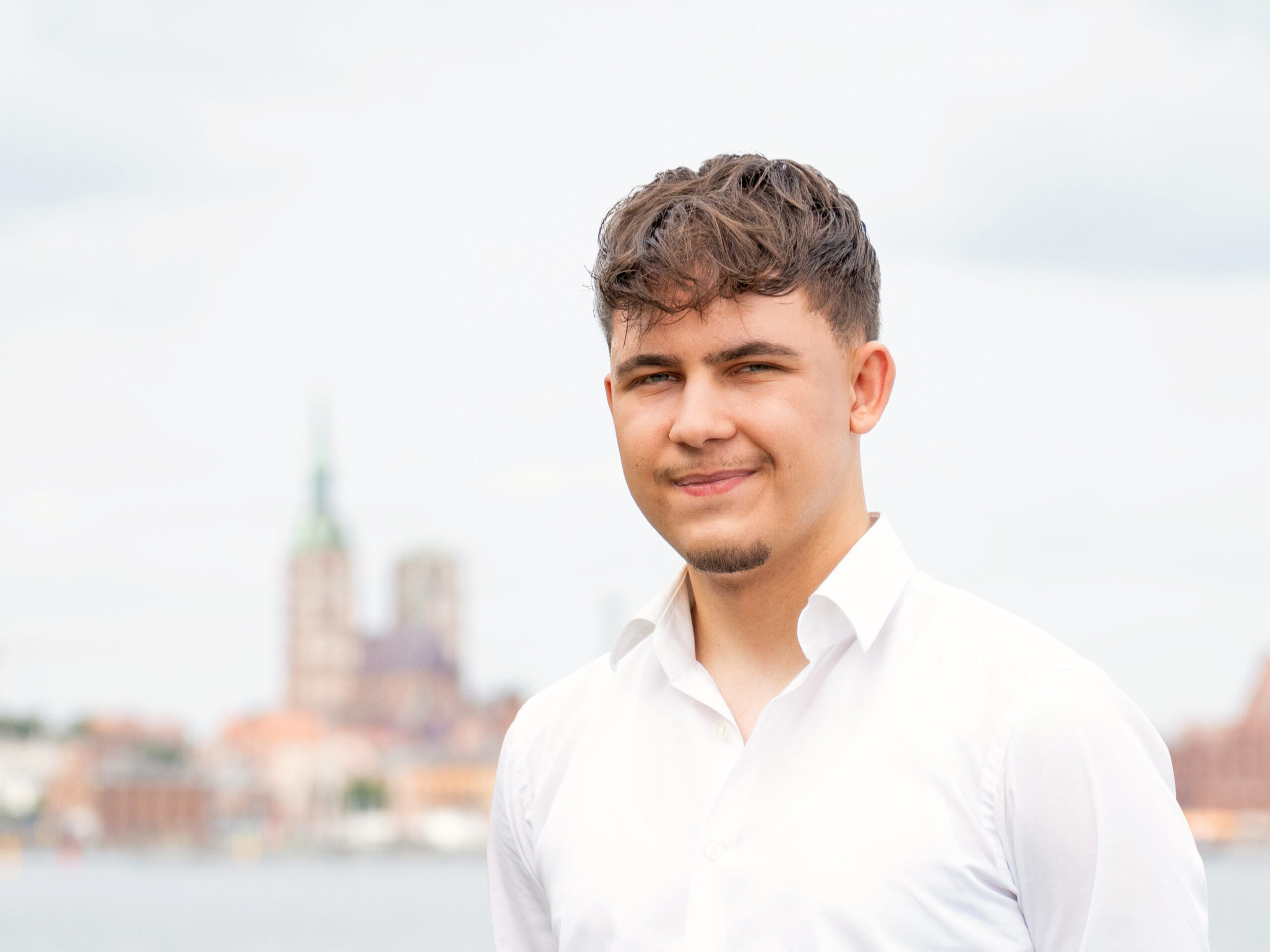 Auszubildender Immobilienkaufmann Emmanuel Antoniadis bei Meer.Ostsee Immobilien