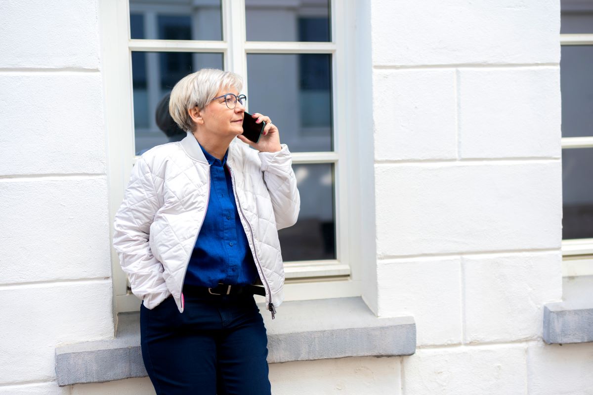 Immobilienmaklerin in Dinslaken bei der Beratung - professionelle Unterstützung beim Hausverkauf.