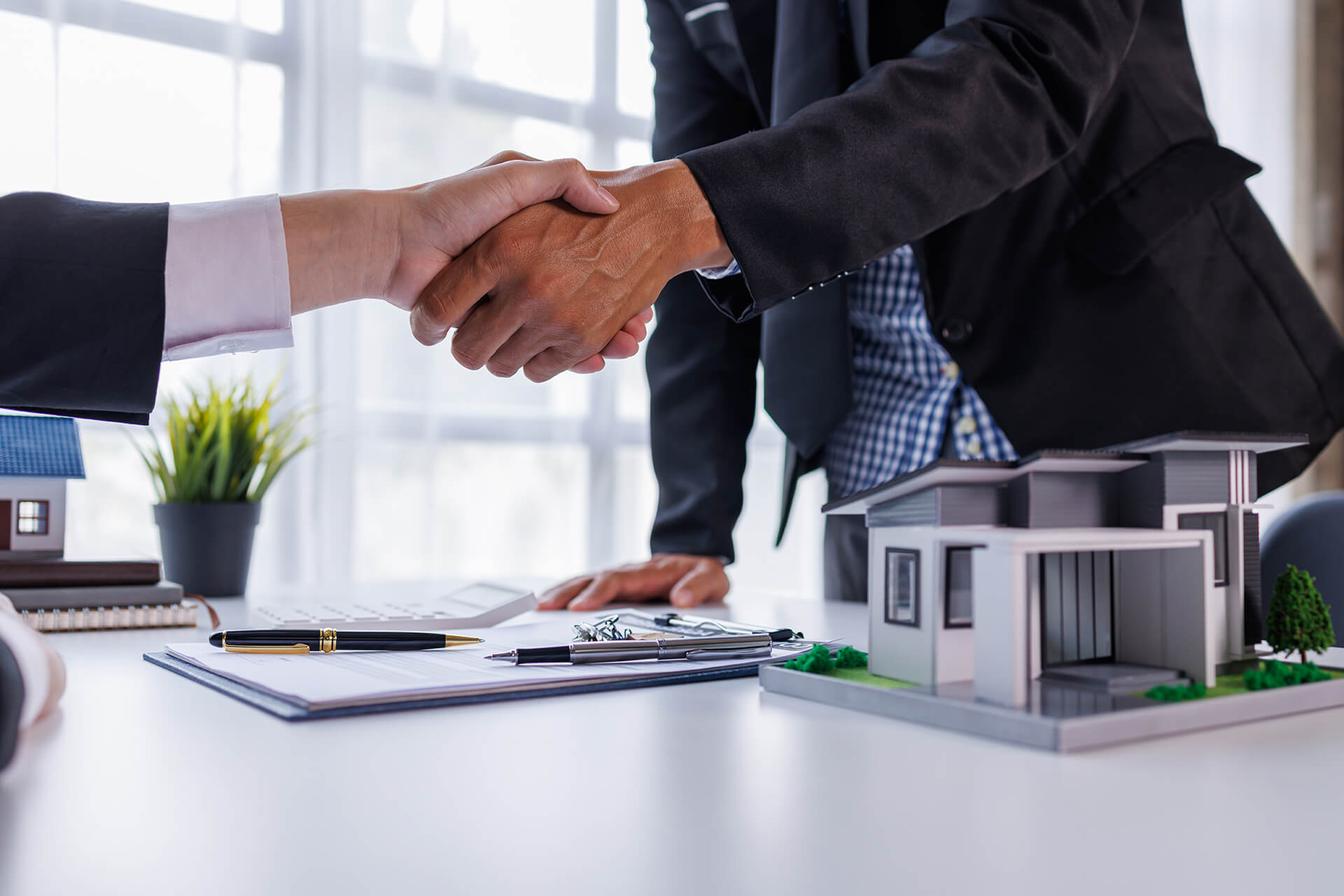 Handschlag zum Maklervertrag oder Verkaufsabschluss