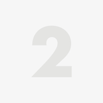 Hellgraue Zahl 2 zentriert auf weißem Hintergrund.