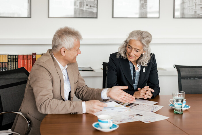 Gemeinsame Besprechung mit Unterlagen