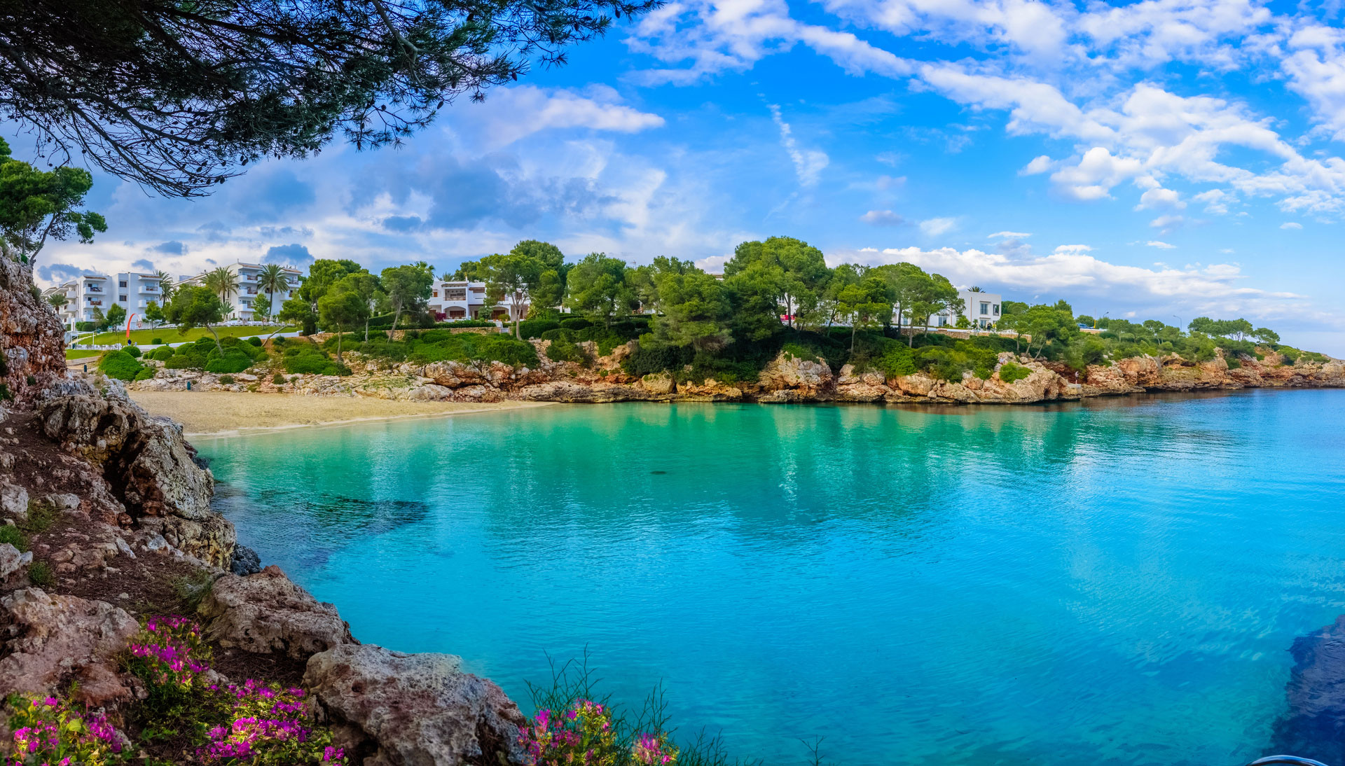 Blick auf das türkise Wasser in Cala d'Or