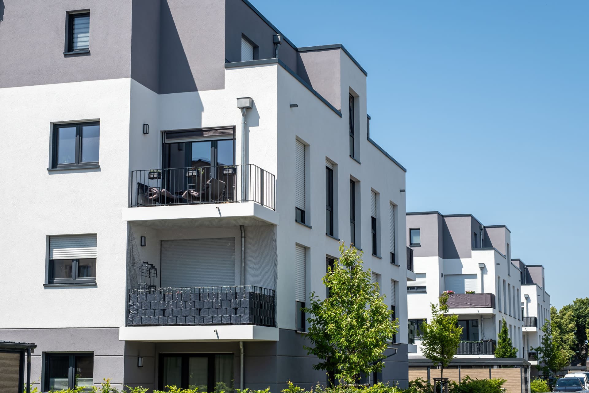 Moderne Mehrfamilienhäuser.