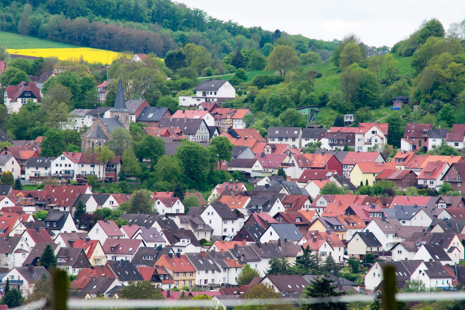 Blick auf Wohnhäuser in Baunatal: Immobilienpreise in Kassel und Baunatal