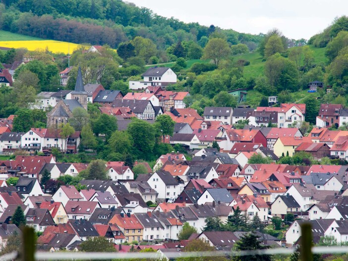 Blick auf Wohnhäuser in Baunatal: Immobilienpreise in Kassel und Baunatal