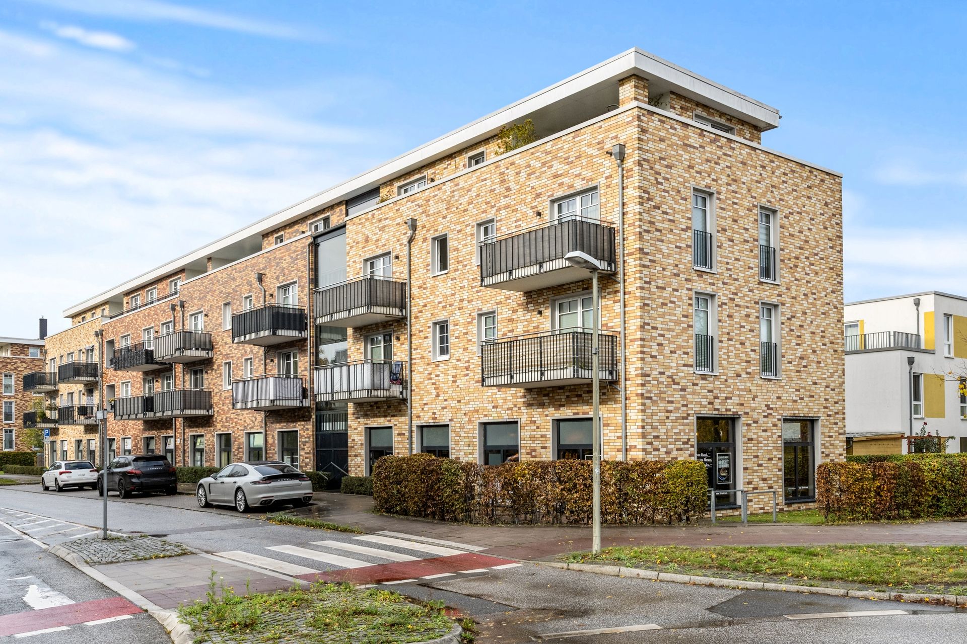 Neubau mit Parkmöglichkeiten