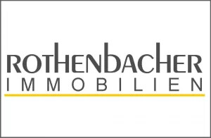 Logo von Rothenbacher Immobilien mit schwarzem Text und gelbem Unterstrich