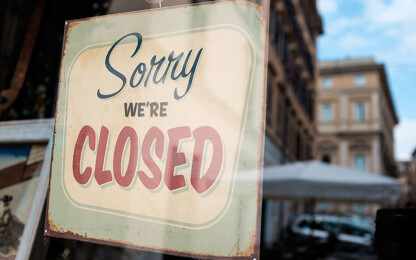 Schild mit der Aufschrift: Sorry we are closed: Beitragsbild zu Corona & Geschäftsmieten