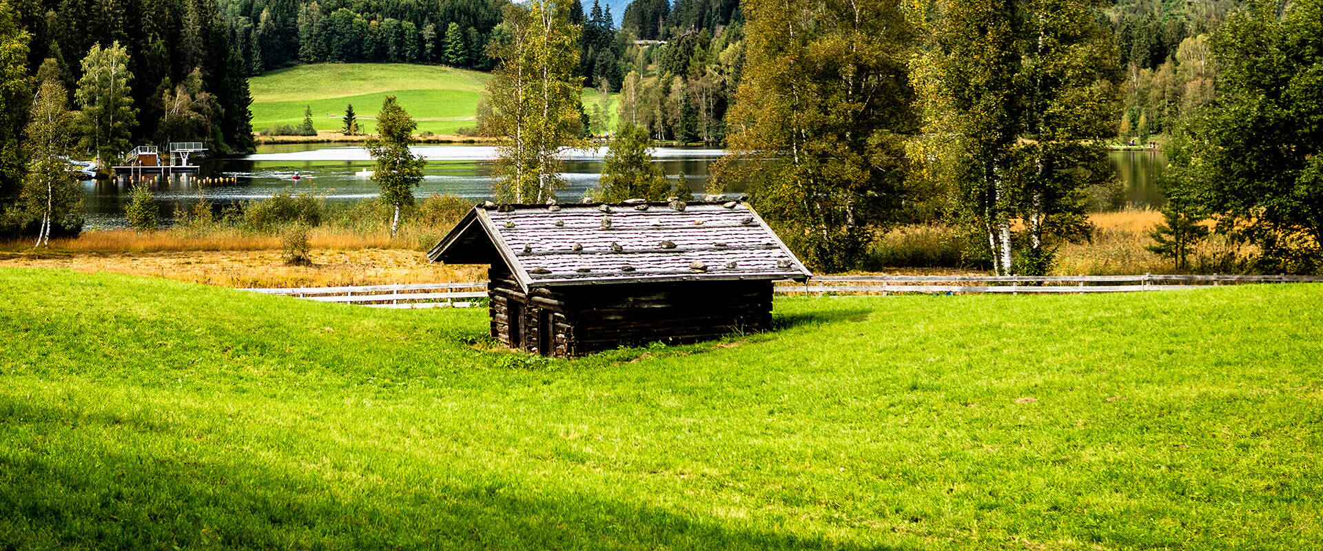 Kleine Holzhütte am Schwarzsee