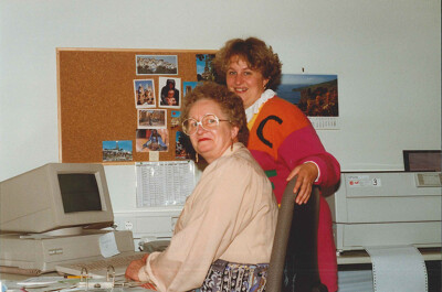 Brigitte Gruber und Christine Rezac im Büro