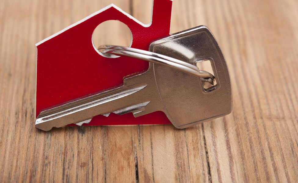 Schlüssel mit Haus als Schlüsselanhänger Close Up