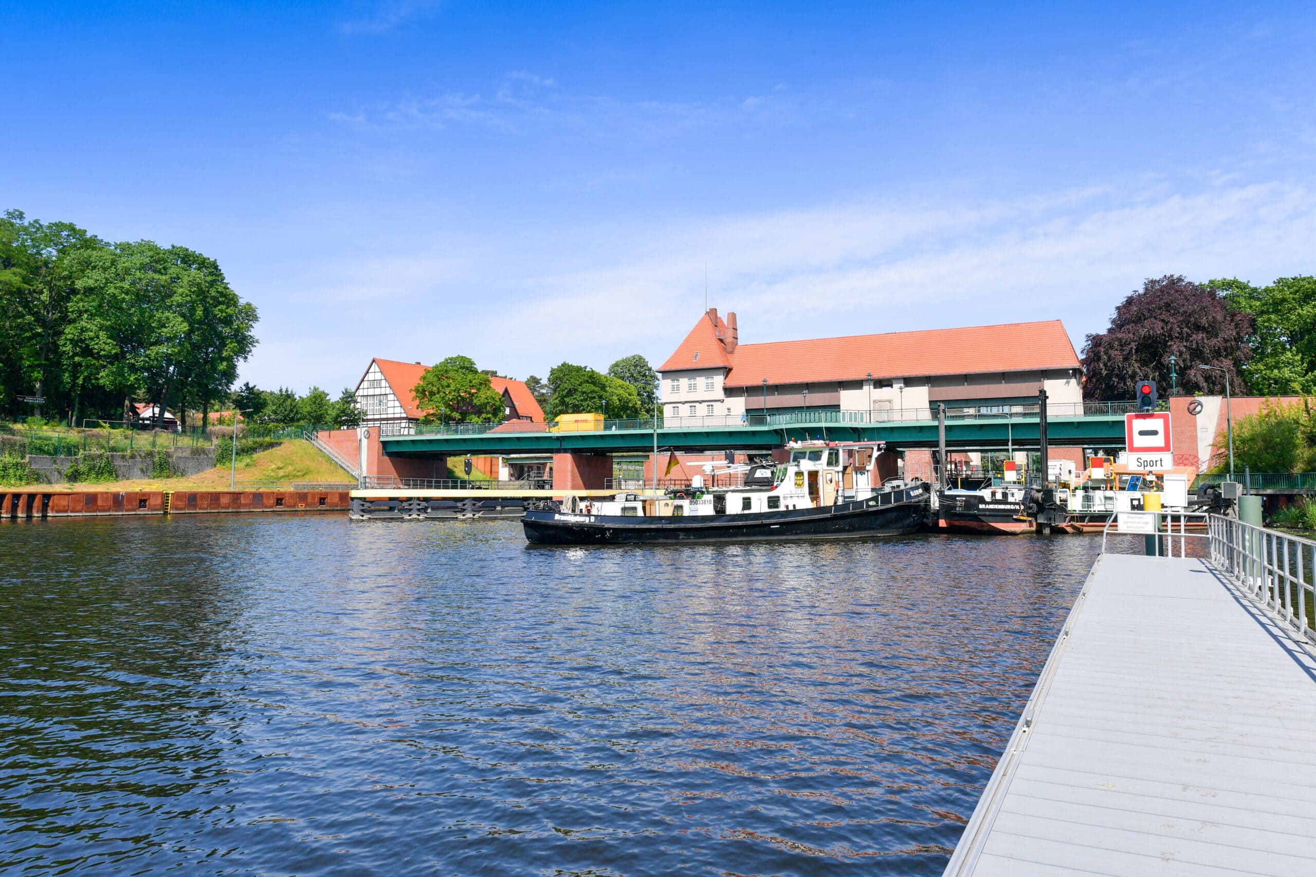 Die Schleuse in Kleinmachnow mit angelegten Booten