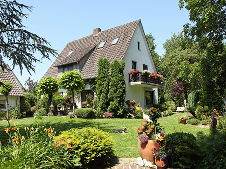 Ein freistehendes Einfamilienhaus in Kleinmachnow mit großem Garten