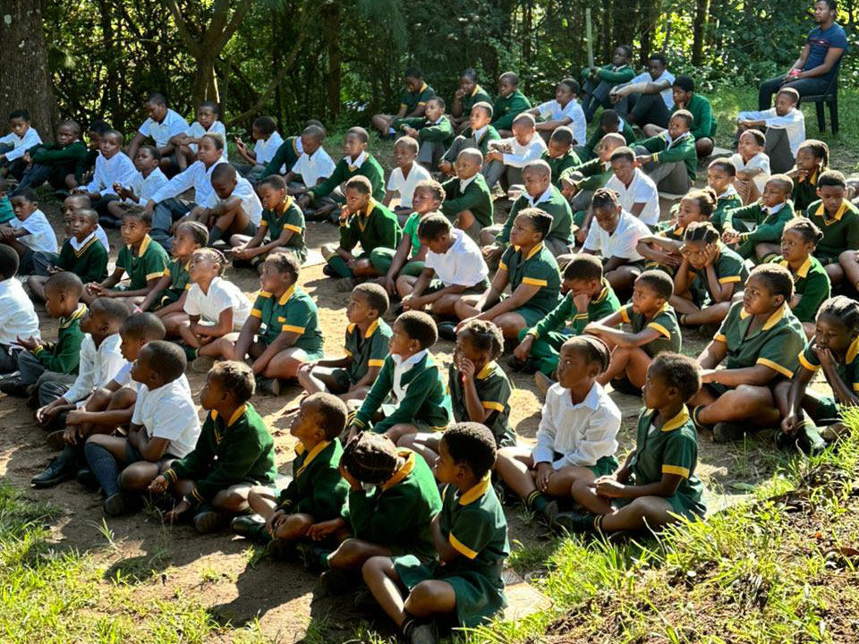 Schulklasse im Grünen