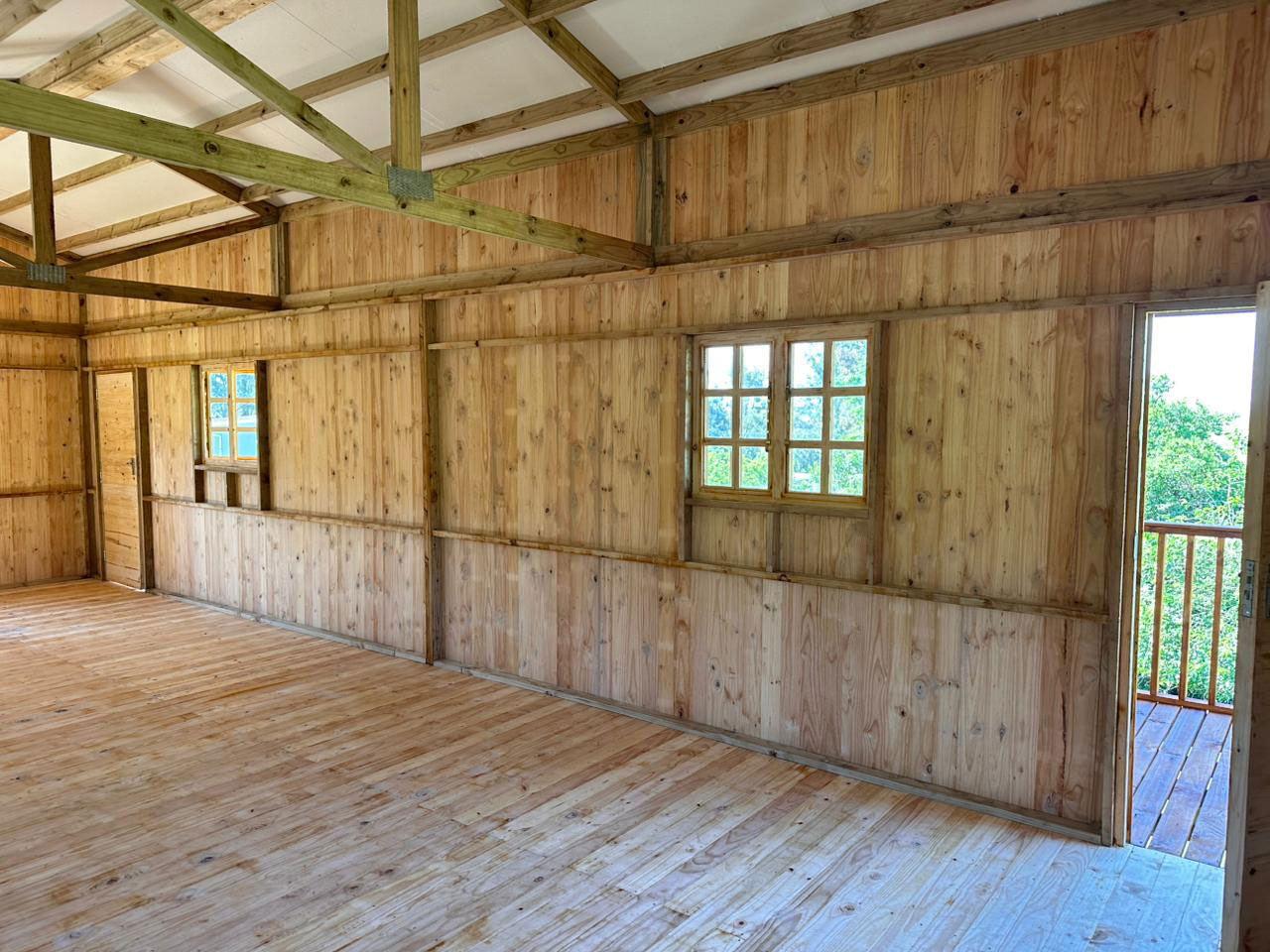 Klassenraum aus Holz