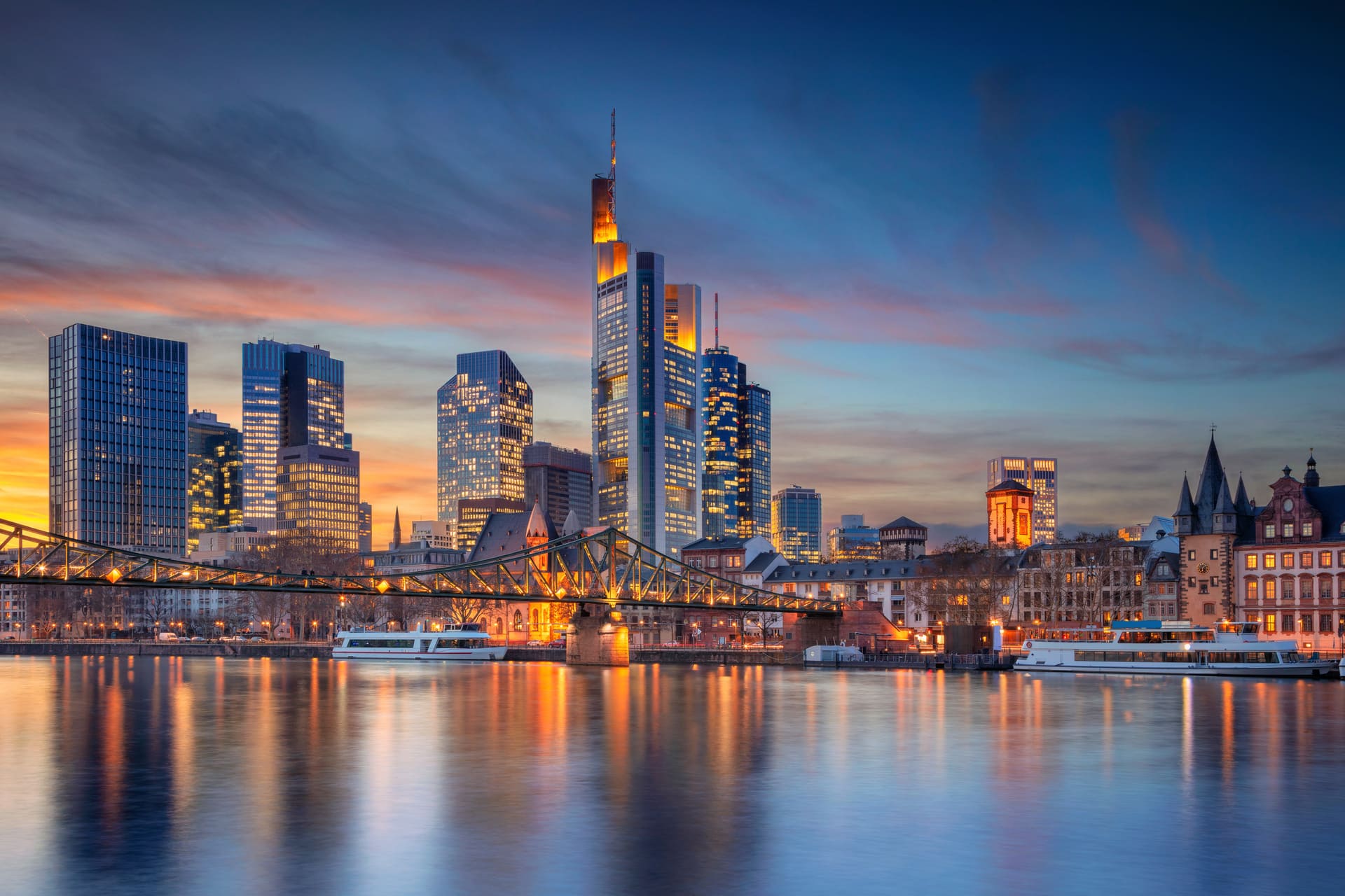 Skyline Frankfurt Abend.
