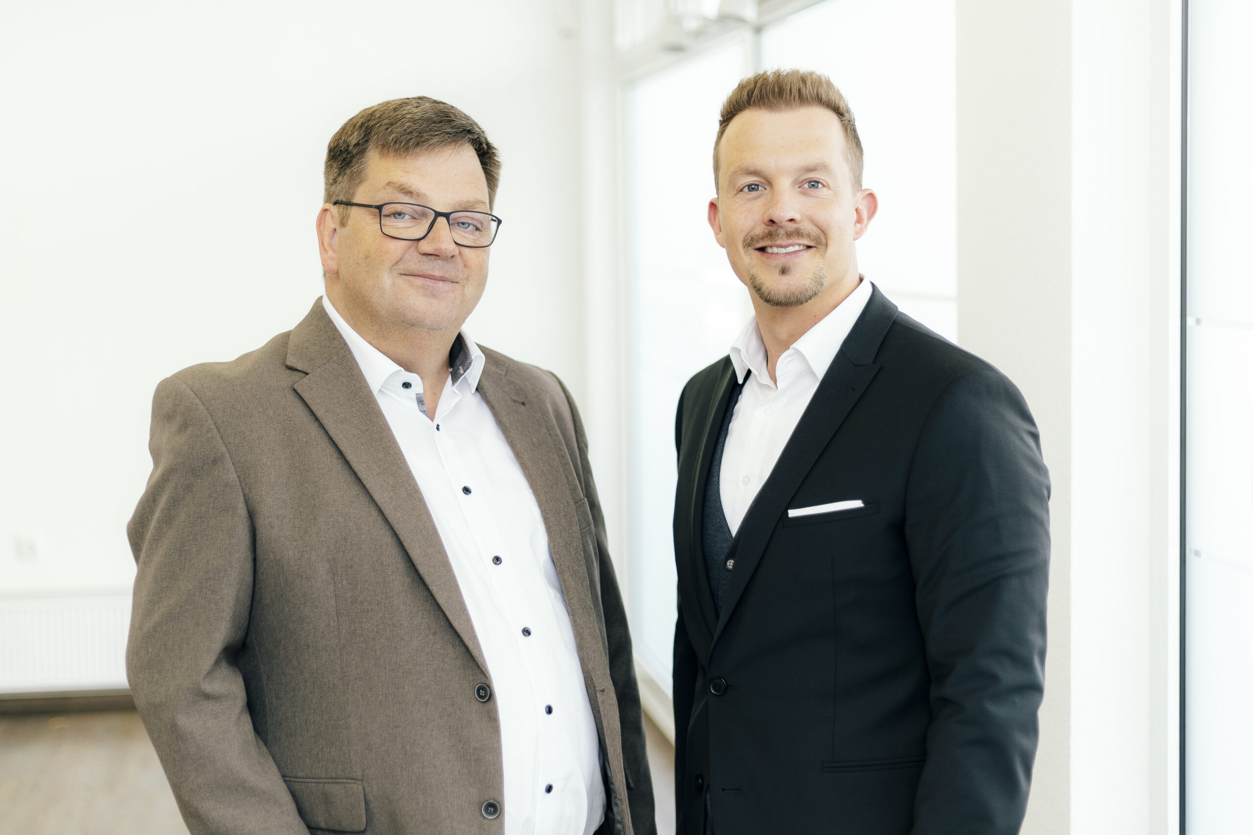 Teamfoto Herr Schade und Herr Henkenbehrens