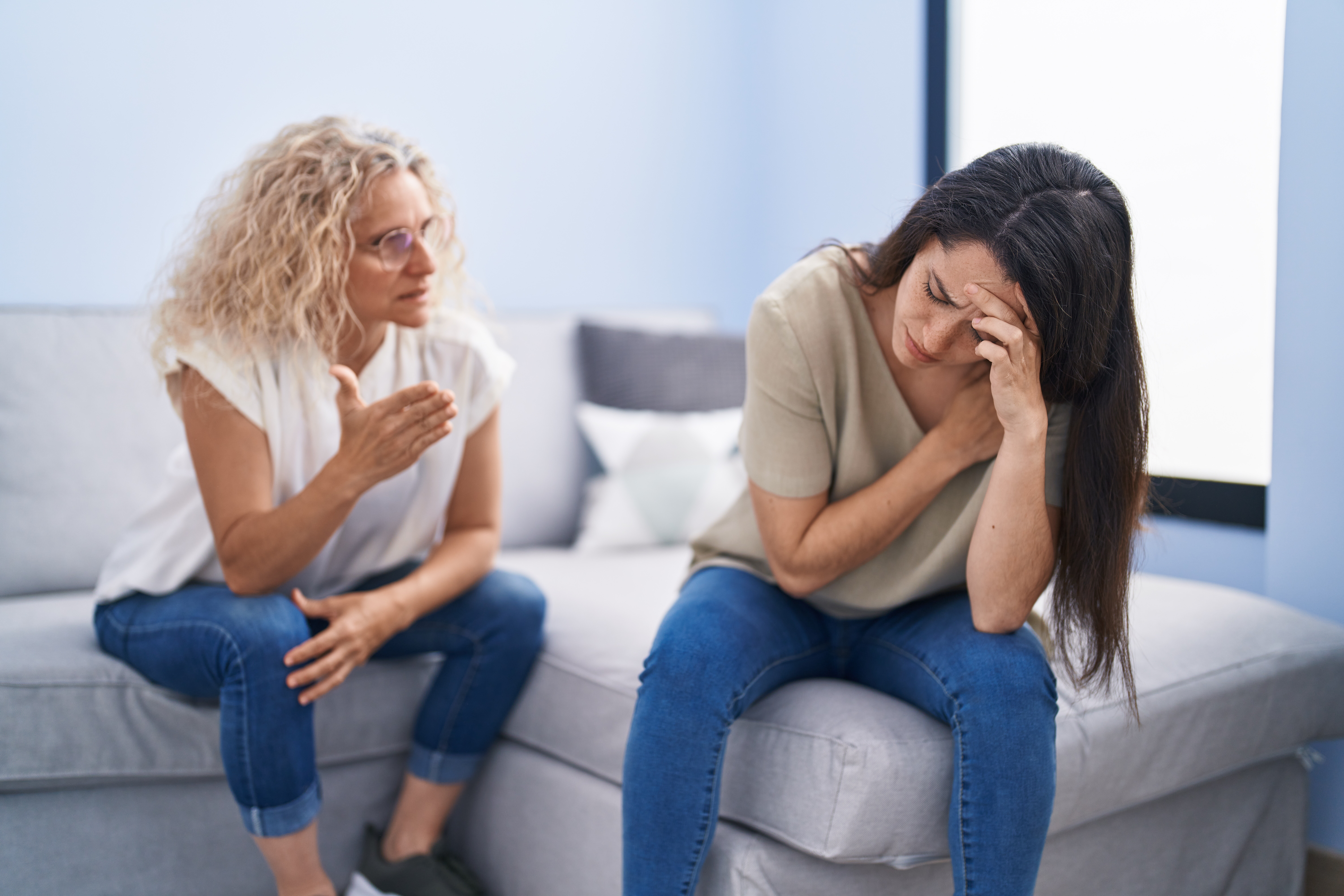 Zwei Frauen streiten sich