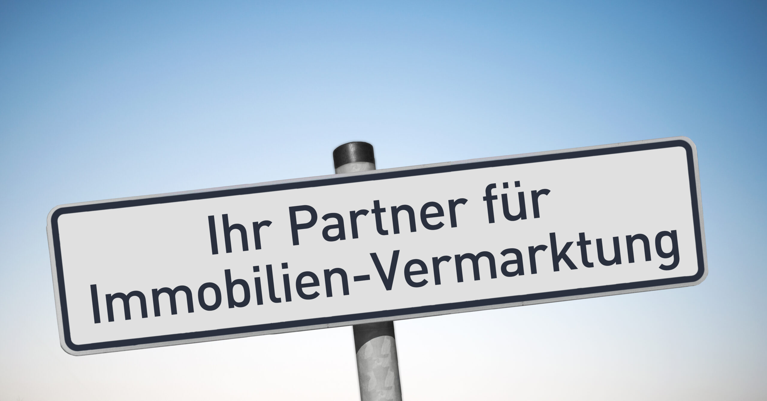 Schild mit der Aufschrift Ihr Partner für Immobilien-Vermarktung