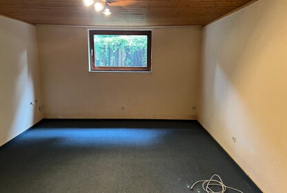 Zimmer vor Renovierung und Home-Staging-Maßnahmen