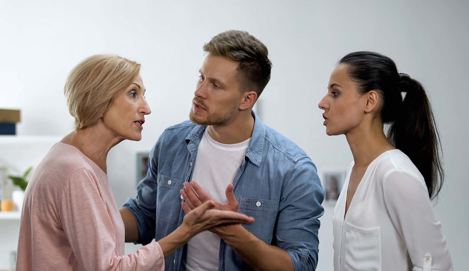 Mitglieder einer Erbengemeinschaft streiten ums Erbe