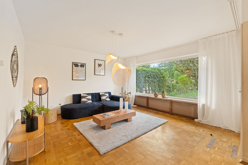 Wohnzimmer vor Home-Staging- und Entrümpelungs-Maßnahmen