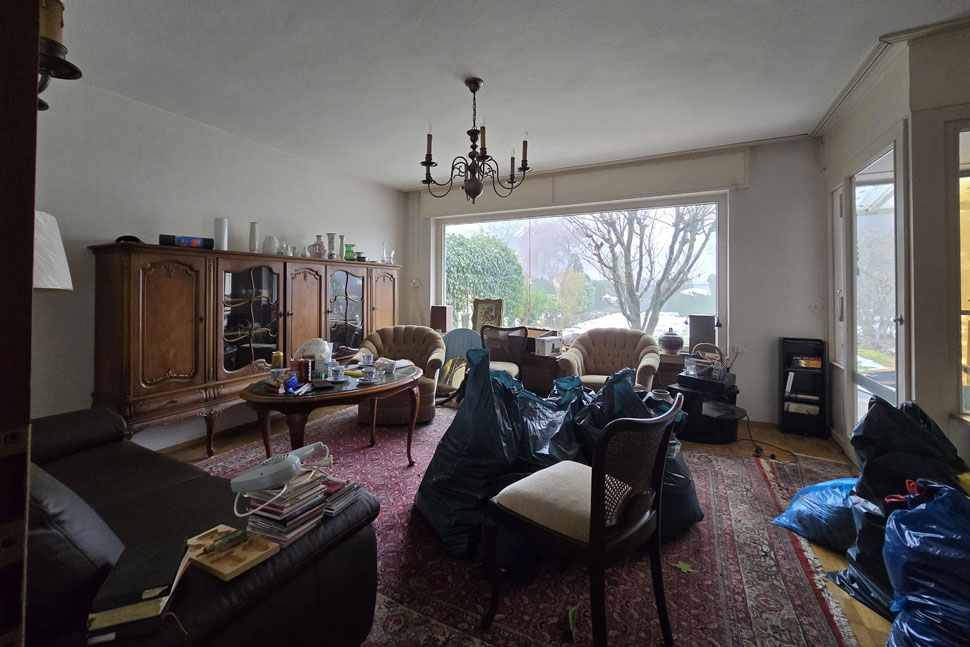 Wohnzimmer vor Home-Staging- und Entrümpelungs-Maßnahmen